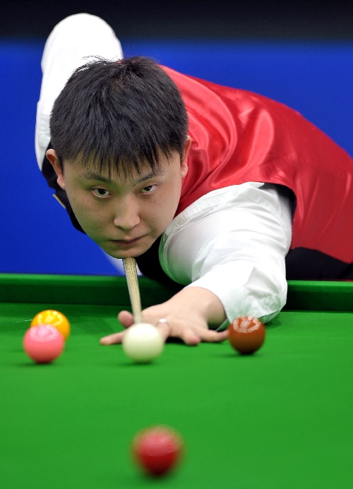 两人出战成 两人出战成